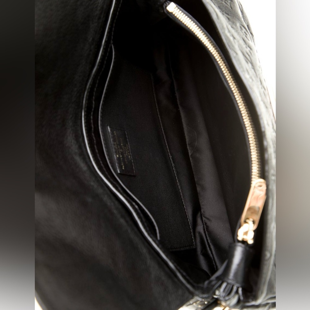 Louis Vuitton Black
My Deer Rebelle Shoulder Bag Monogram Embossed Deerskin - Picture 4 of 10